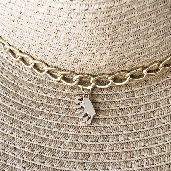 NWT Juicy Couture Woven Floppy Sun Beach Straw Hat With Goldtone Chain & Charms - Picture 10 of 13